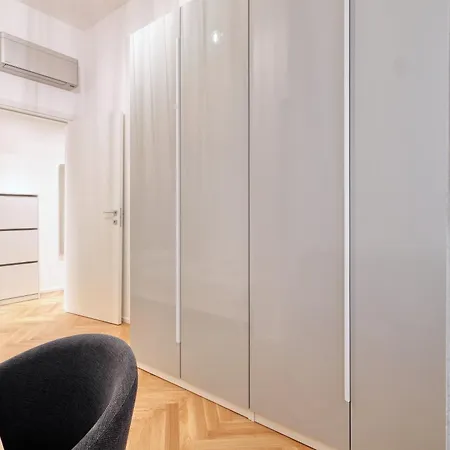 Joivy Renovated Flat By Piazza Leonardo Da Vinci Milano