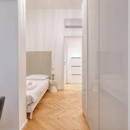 Joivy Renovated Flat By Piazza Leonardo Da Vinci Lejlighed